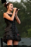 Emilie_Simon05 * 366 x 550 * (78KB)