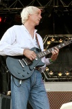 Mystery_Jets04 * 366 x 550 * (109KB)