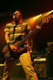Weezer05 * 380 x 570 * (109KB)